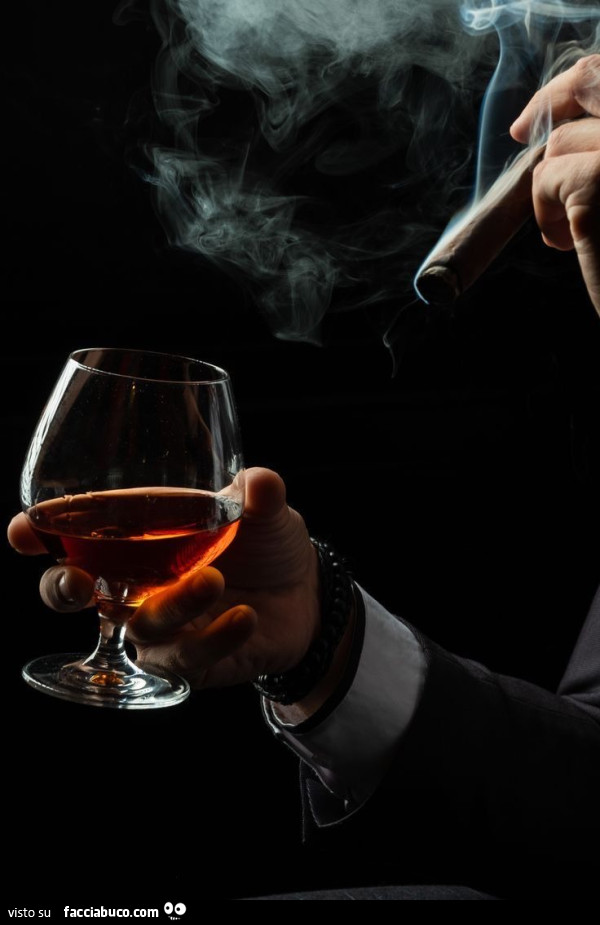 Fumando e bevendo alcool