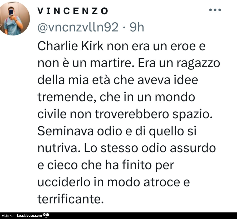 Charlie kirk non era un eroe e non è un martire. Era un ragazzo della mia età che aveva idee tremende, che in un mondo civile non troverebbero spazio. Seminava odio e di quello si nutriva