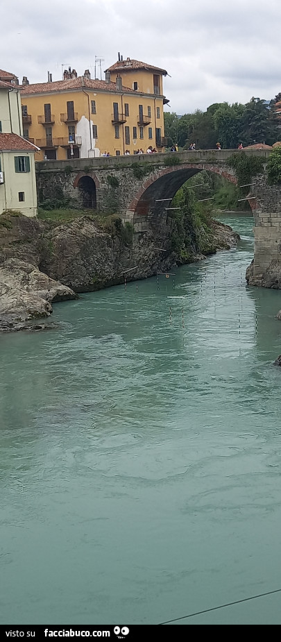 Ponte sul fiume