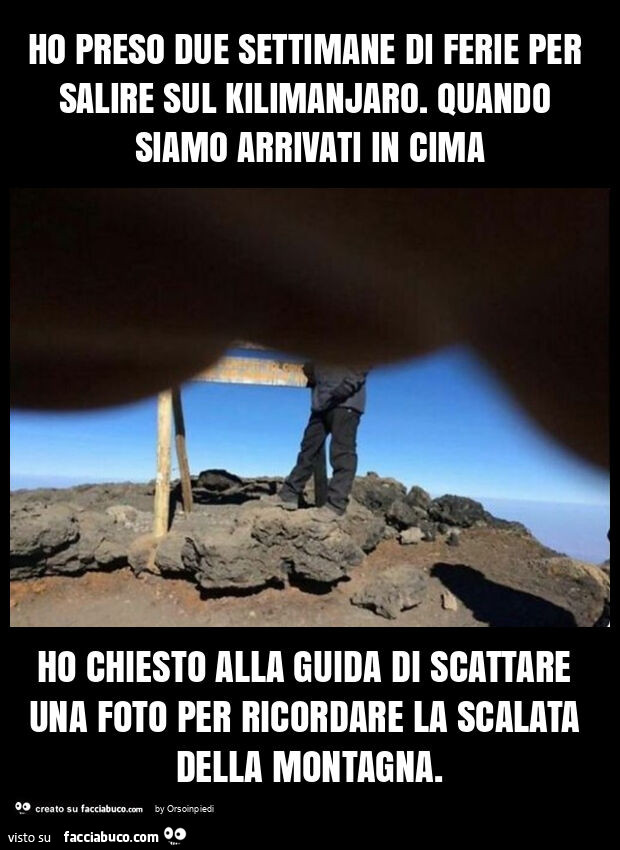 Ho preso due settimane di ferie per salire sul kilimanjaro. Quando siamo arrivati in cima ho chiesto alla guida di scattare una foto per ricordare la scalata della montagna