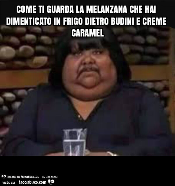 Come ti guarda la melanzana che hai dimenticato in frigo dietro budini e creme caramel