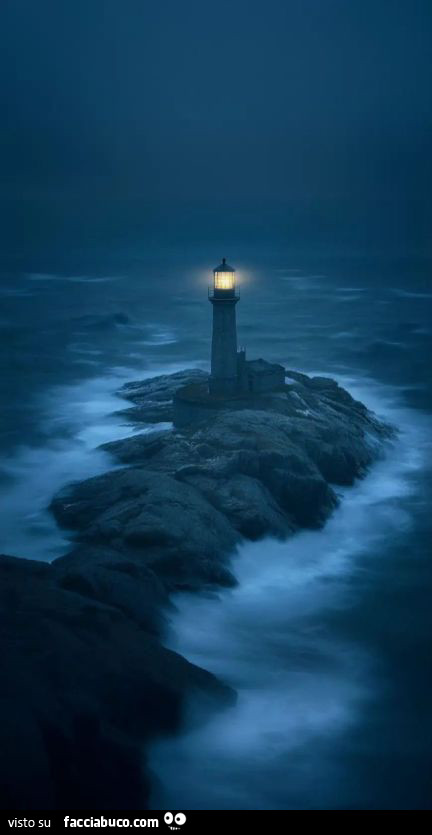 Faro in tempesta