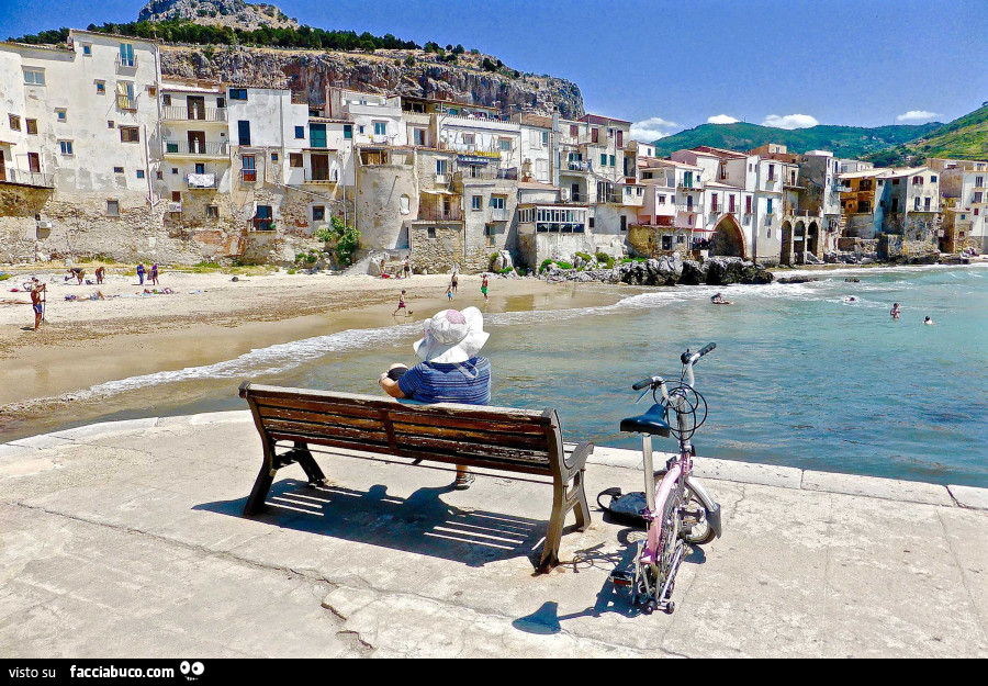 Cefalù a 90 km da Palermo