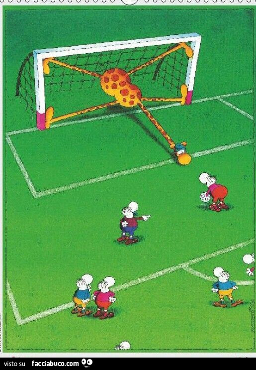 Giraffa portiere nel calcio di rigore a Mordillo