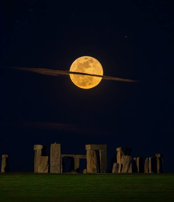Nuvola effetto anelli sulla luna
