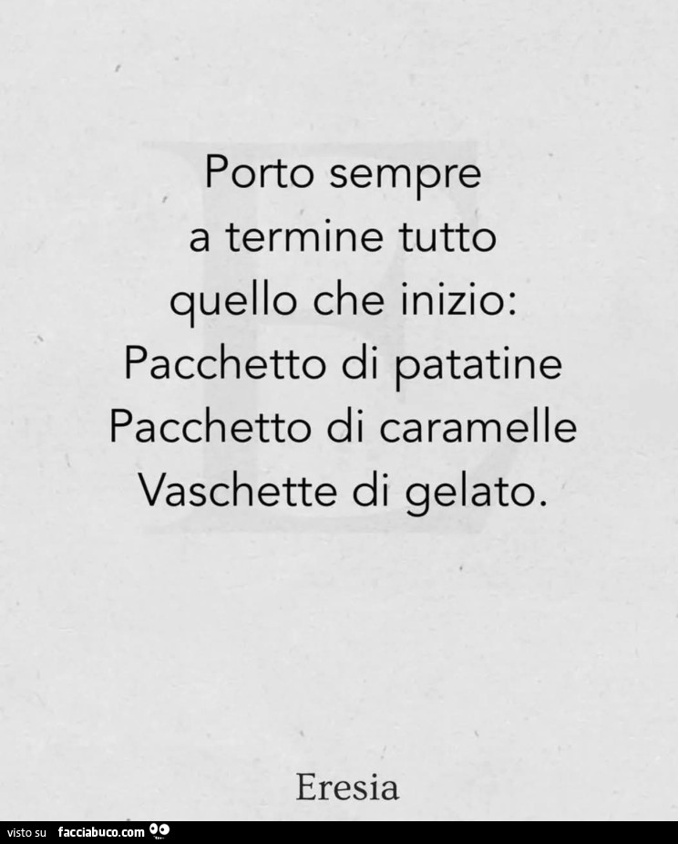 Porto sempre a termine tutto quello che inizio: pacchetto di patatine pacchetto di caramelle vaschette di gelato