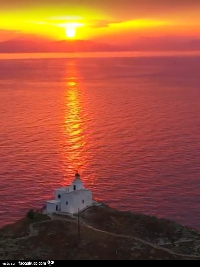 Faro e tramonto