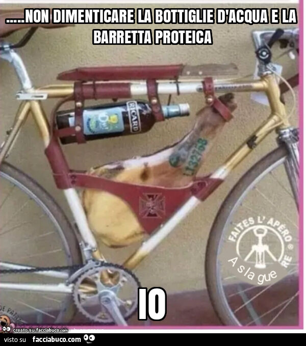 Non dimenticare la bottiglie d'acqua e la barretta proteica io
