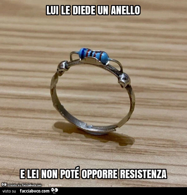 Lui le diede un anello e lei non poté opporre resistenza