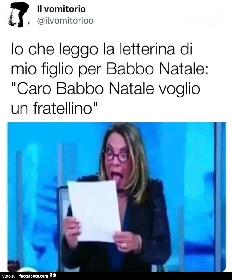 Io che leggo la letterina di mio figlio per babbo natale caro babbo natale voglio un fratellino