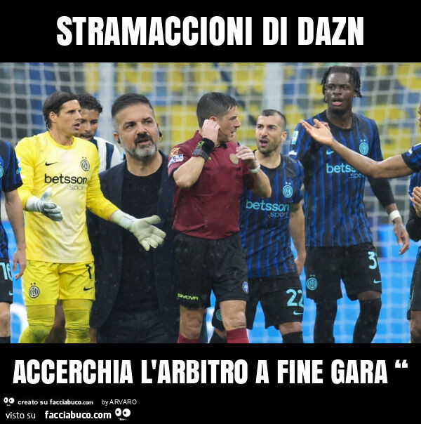Stramaccioni di dazn accerchia l'arbitro a fine gara “