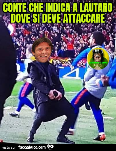 Conte che indica a Lautaro dove si deve attaccare