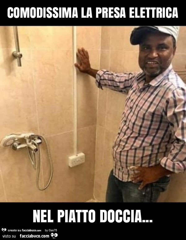 Comodissima la presa elettrica nel piatto doccia