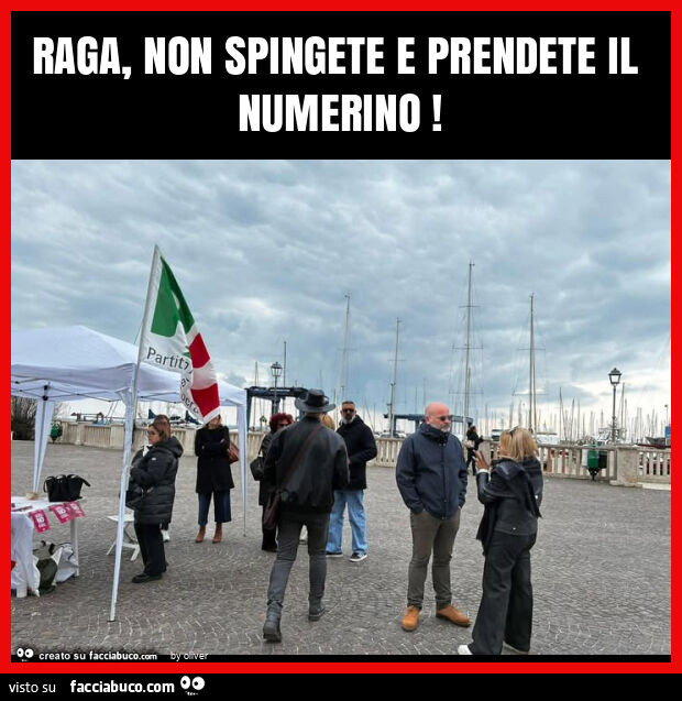 Raga, non spingete e prendete il numerino