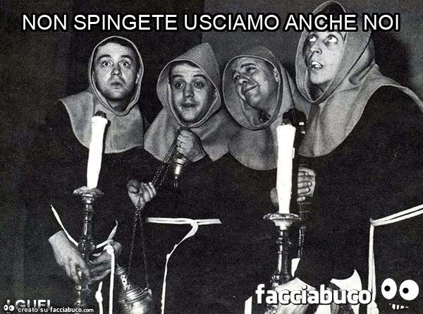 Non spingete usciamo anche noi