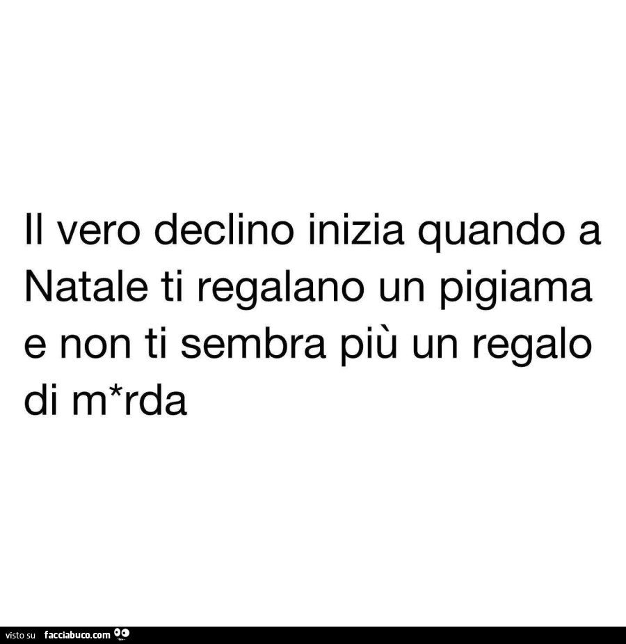 Il vero declino inizia quando a natale ti regalano un pigiama e non ti sembra piรน un regalo di merda