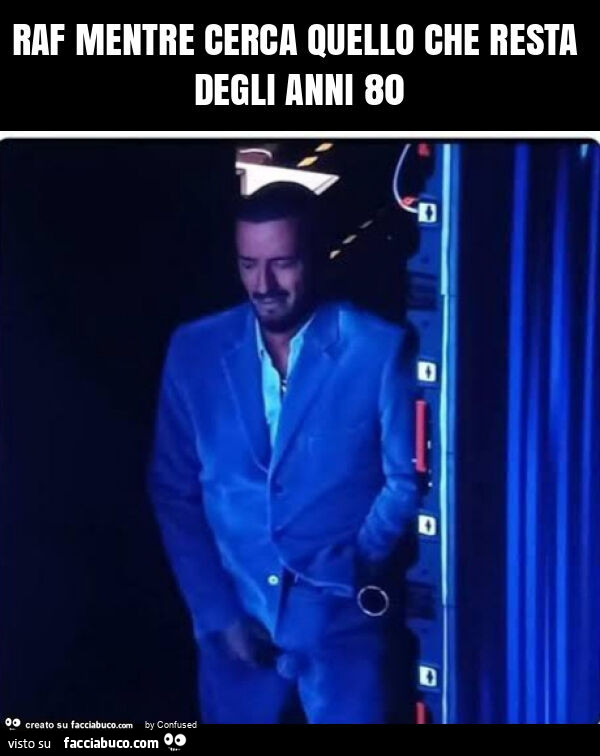 Raf mentre cerca quello che resta degli anni 80