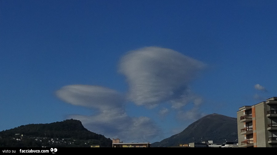 Nubi lenticolari in formazione